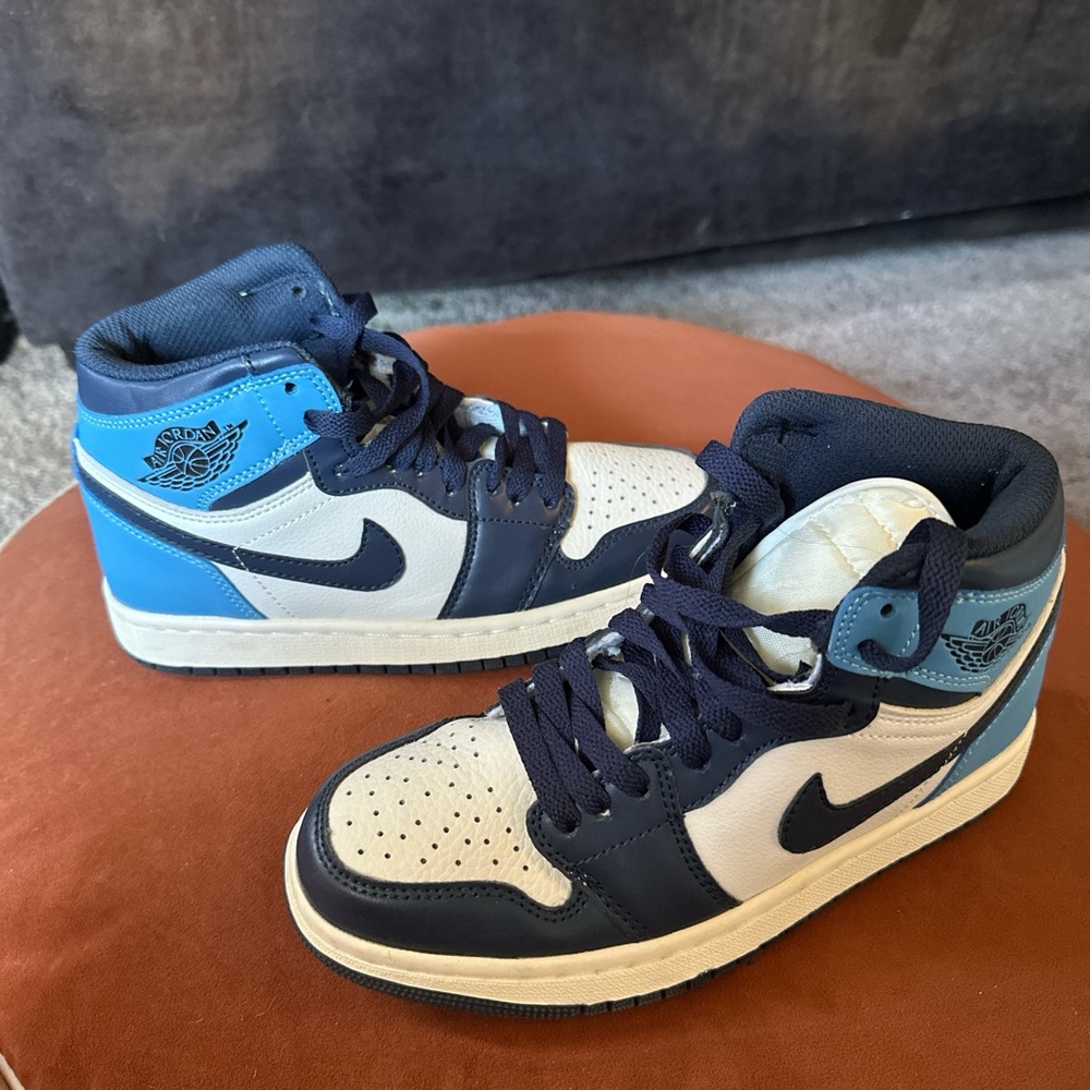 Air Jordan 1 Retro High OG “UNC Obsidian”